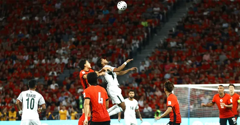 হংকং ও বাংলাদেশের ফুটবল দলের খেলোয়াড়